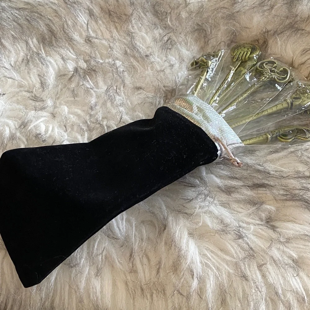 NEW Ornate 8 Makeup Brush Set with Gold Handles